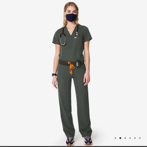 NWT FIGS Scrub Pants XS Moss Livingston